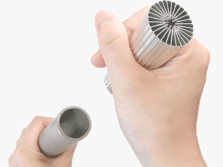 アルミ配管内側の表面積が最大16倍。丸めて、押し込むだけの伝熱フィン。