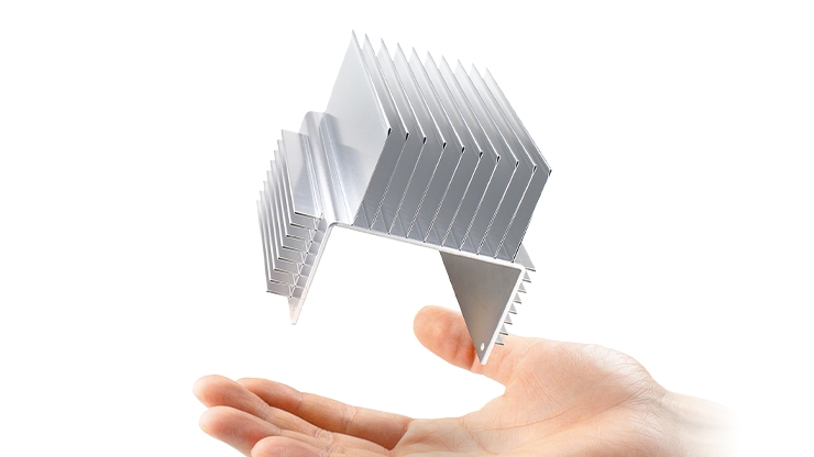 パイプに巻き付けクリップで簡単固定。6A～300A、10～300mmでラインナップ。