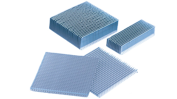 配管に、曲面に、好きな方向に。縦にも横にも自由自在。 フレキシブルさを追求した高性能後付けフィン