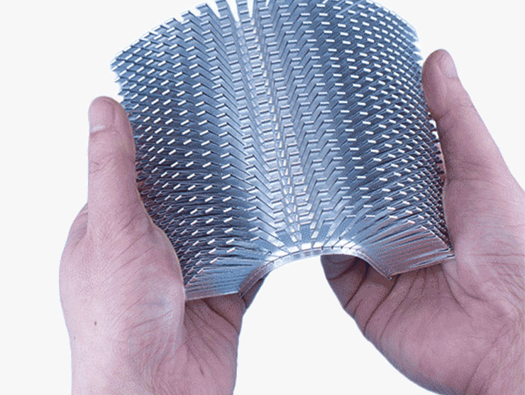 配管に、曲面に、好きな方向に。縦にも横にも自由自在。 フレキシブルさを追求した高性能後付けフィン